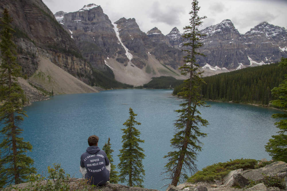  Valley of the Ten Peaks - Moraine Lake 