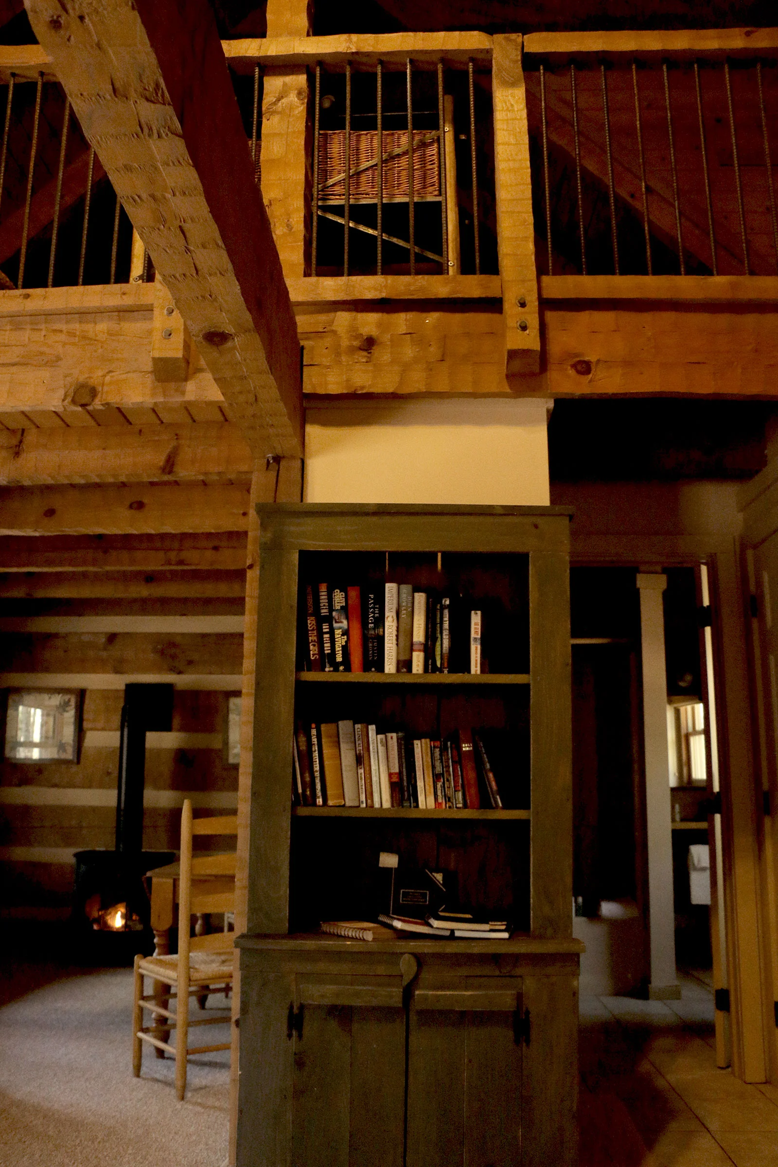 CabinBookcase_2927.jpg