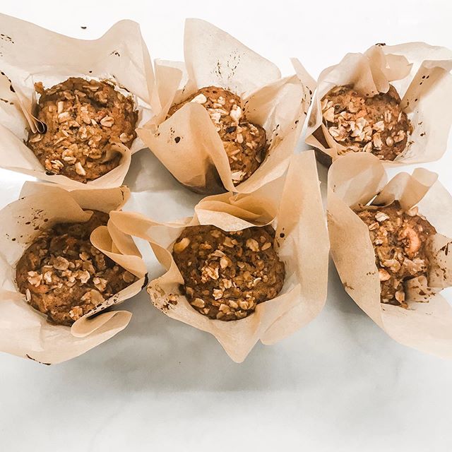 It’s muffins for new Mums because ....
.
.
.
When you are sleep deprived + have a newborn you don’t have time or energy to spend too long on breakfast (say goodbye to your slow morning ritual of drinking your coffee while it’s hot ... for now!) ... .
Generally speaking newborns are always on the verge of a crisis (from feedings to diaper changes or just general needing you 😉). By the time you are done with a feeding and changing diapers or outfits you’ll probably have about 10 -15 minutes per hour to tend to your own needs (unless baby is sleeping or someone else is tending). .
But you the mama, need to eat, brush your teeth, or even just think for a moment! I remember feeling completely overwhelmed after my husband went back to work and the well-intentioned advice was, I needed to take care of myself first before baby. How realistic is that? How can you take care of yourself first if there’s no one else around to help you with baby? Someone’s needs will not be met and I’d venture to say it won’t be baby!
.
That’s why those first few months can be so tough! This is my favorite thing to bring a postpartum mom. Delicious grain free, sugar free, dairy free, packed with yummy oats (for breastmilk supply 😉) and fresh fruit muffins. Oh and a big latte!
.
This way at least for a few days you don’t have to think about what’s for breakfast! Especially when you are sleep deprived and hungry from breastfeeding all night (if you do!) ... New moms need to be nourished just as much as baby and this is a good step in the right direction ✨
.
Now go eat your muffin before the next crisis 😝
.
.
.
#newmama #postpartum #motherhood #motheringself #selfhealing #selfcompassion