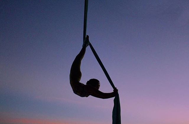 Purple sky 😍
From @artsy_blue #usaerial