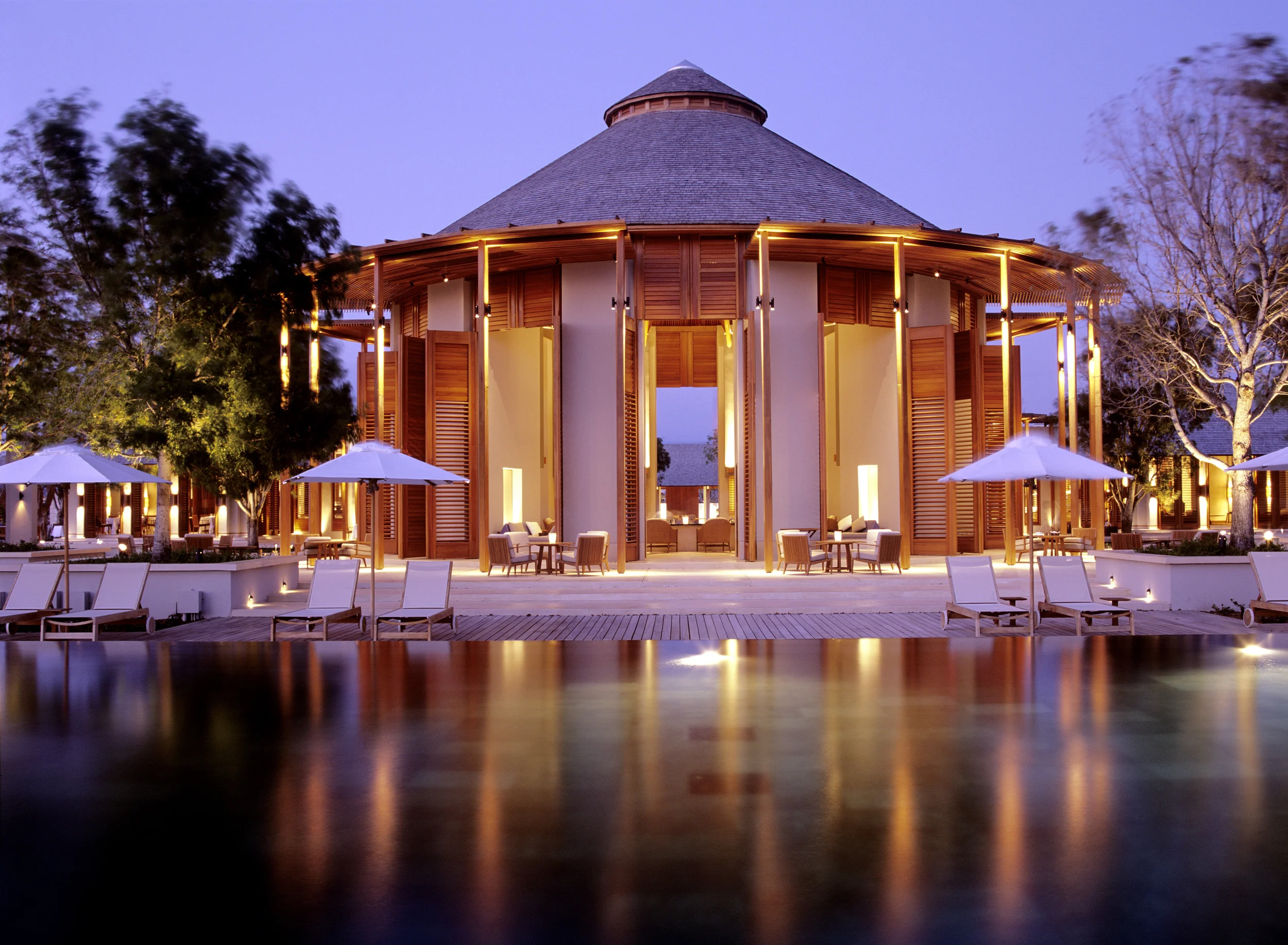 RS667_Amanyara - Swimming Pool and Bar-hpr.jpg