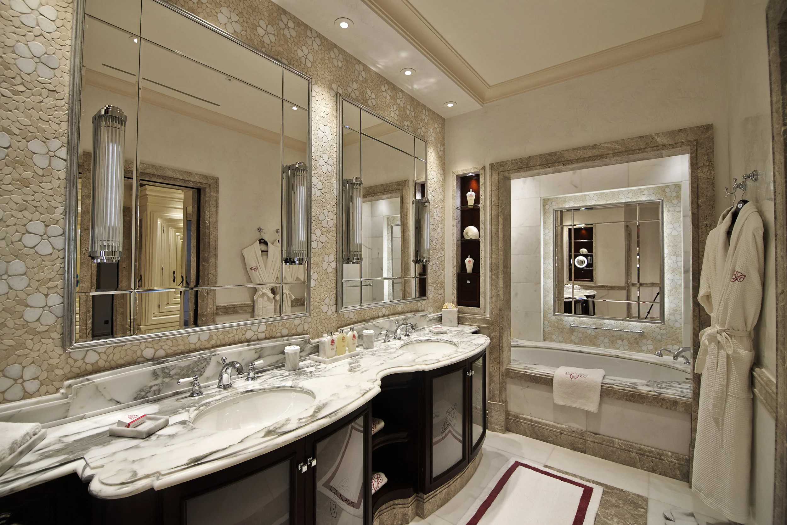 30.ONE BEDROOM SUITE BATHROOM.jpg