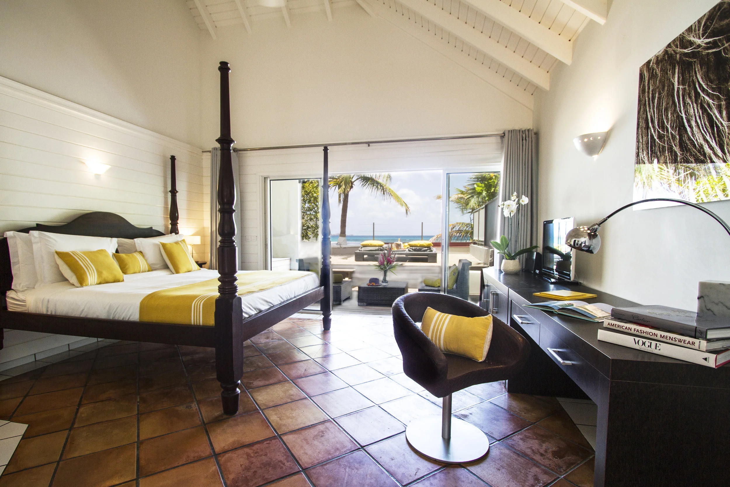 Hotel rooms - Deluxe Sea View Room 1.jpg