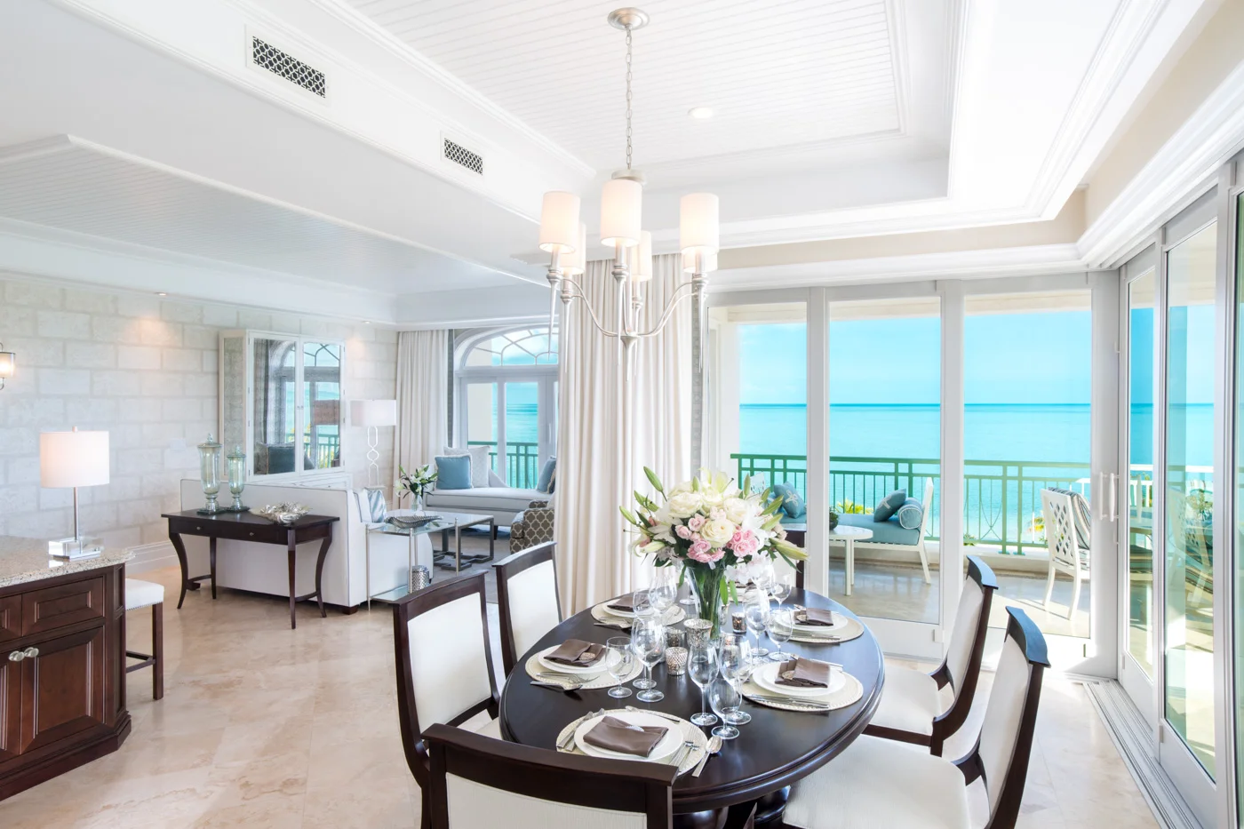 9 SC Deluxe ocean front Dinning and Living room.jpg