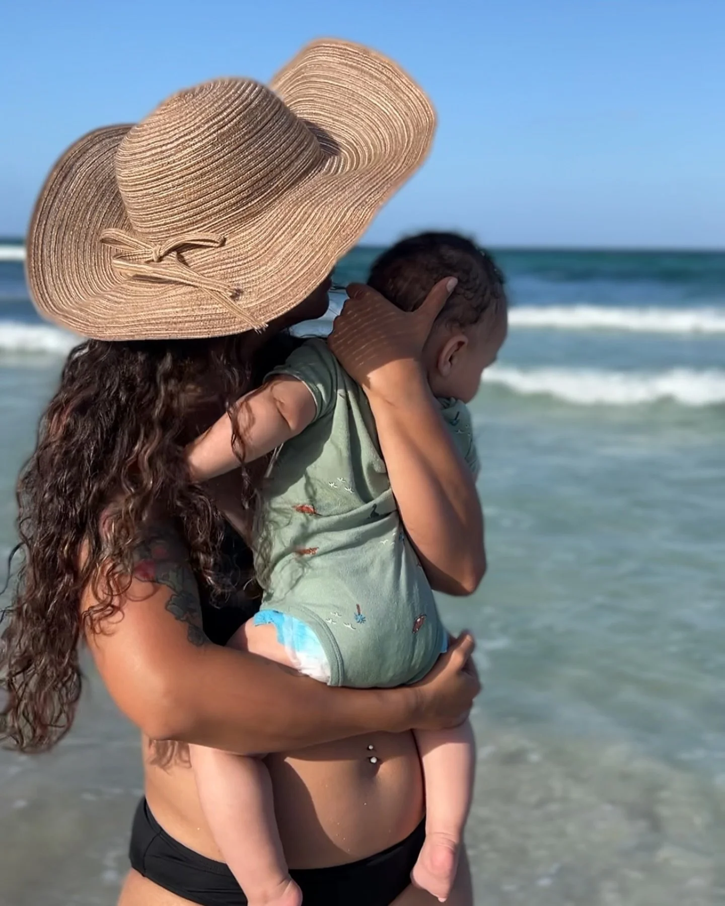 M I A M I 🫶🏽☀️

Just a few highlights from our trip visiting my second mamma / introducing Q to his abuelita @h.a.y.d.e.e_g 💕 muchas gracias for hosting us like royalty! 

My lil man got in the pool and in the ocean for the first time and LOVED it