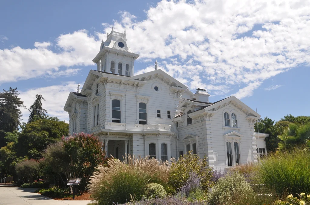 Marble and Molding: An Architectural Tour