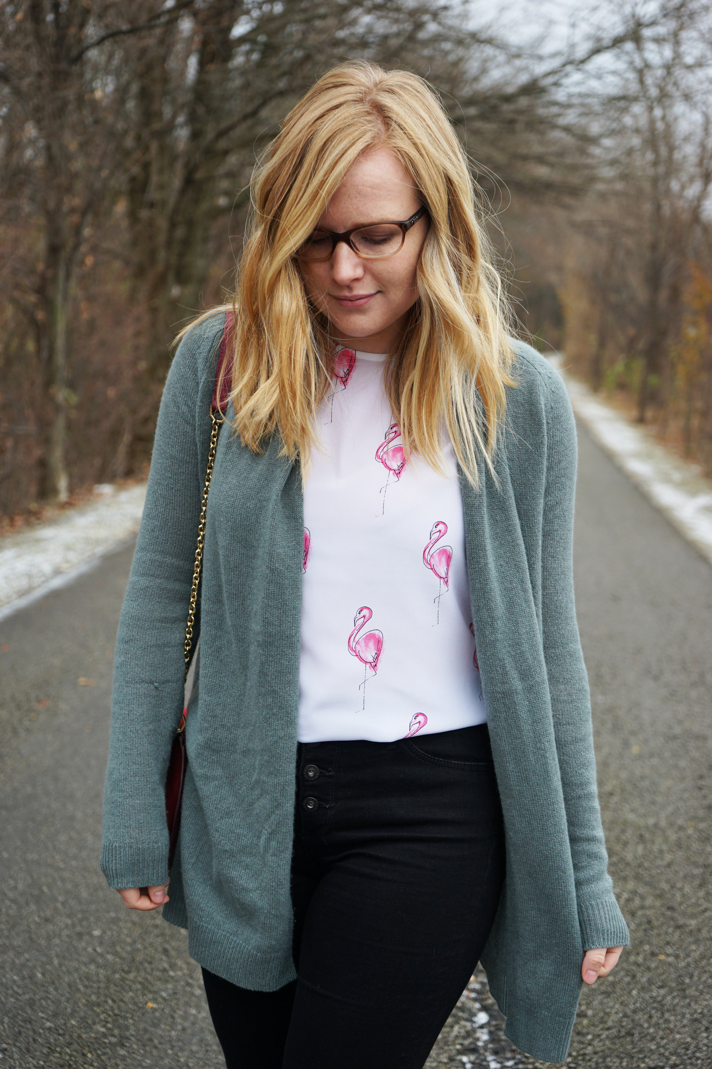 Maggie a la Mode - Equipment Lyle Tank Happy Pink Flamingos, Theory Ashtry J Cashmere Cardigan, AG Button Up Fly Jeans, Louise et Cie Jael Shoulder Bag