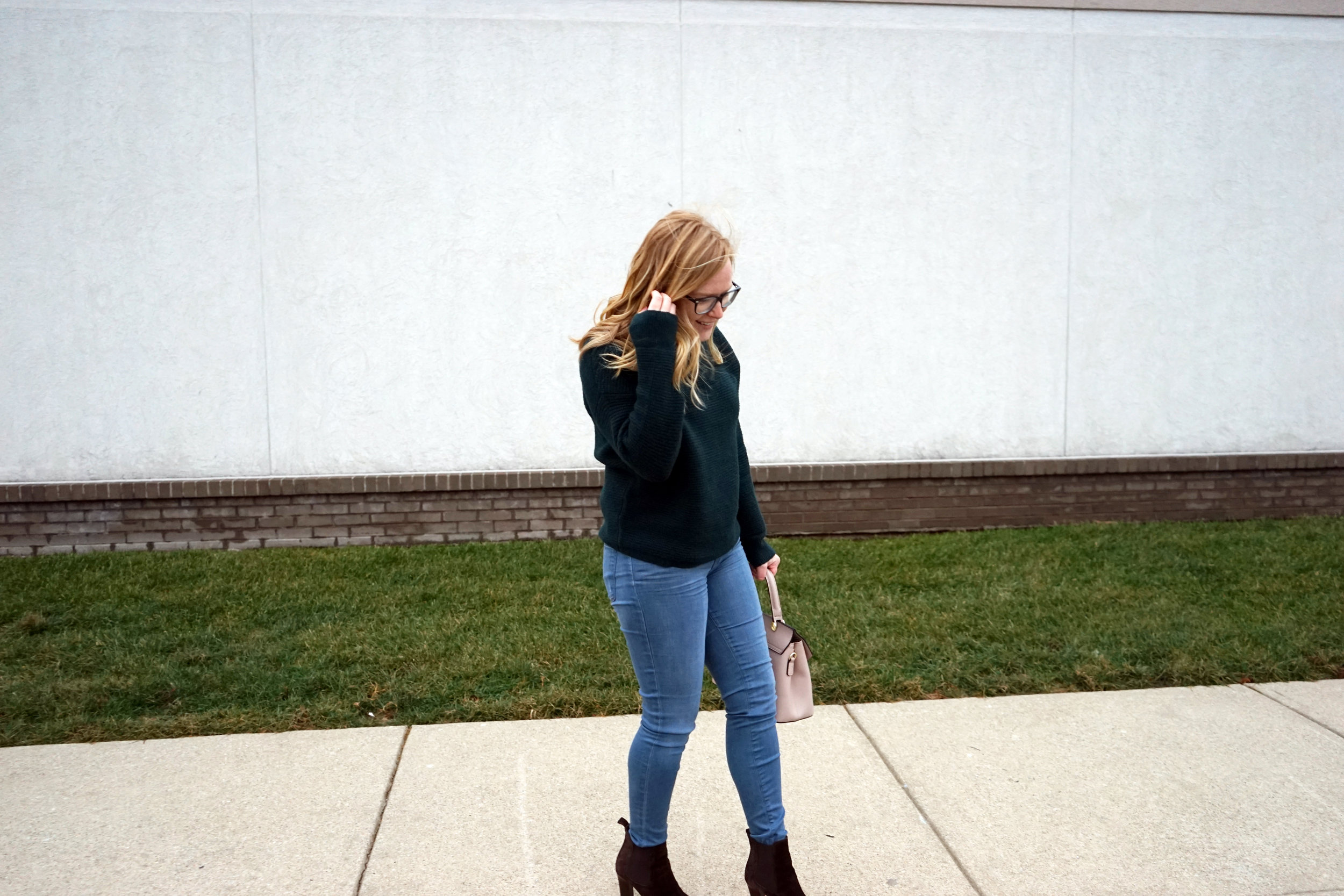 Maggie a la Mode - Madewell Southfield Mockneck sweater, J Brand 620 Super Skinny Jeans Impulse, M Gemi The Avanti Boot, Camelia Roma Leather Handbag Cameo