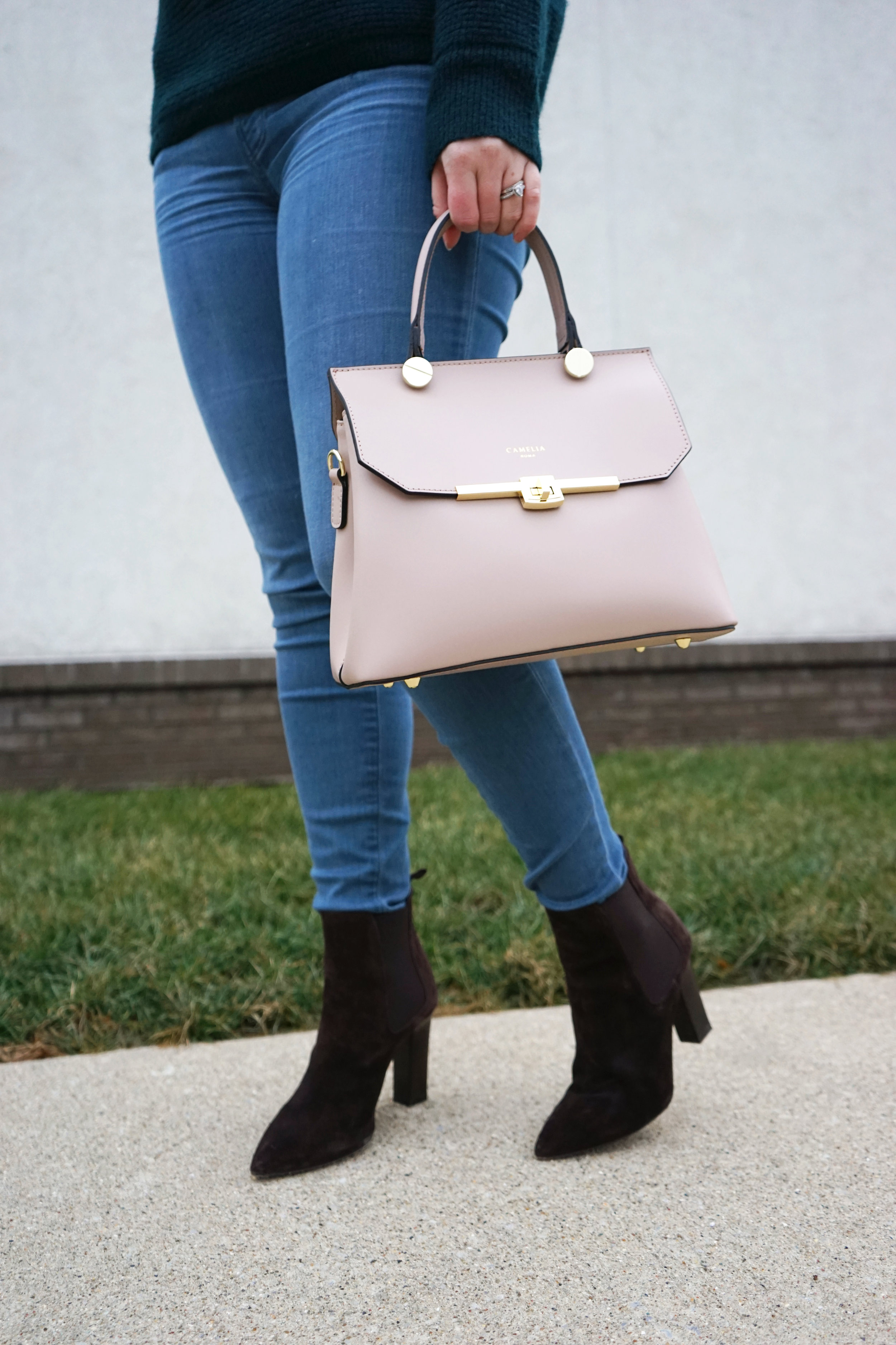 Maggie a la Mode - Madewell Southfield Mockneck sweater, J Brand 620 Super Skinny Jeans Impulse, M Gemi The Avanti Boot, Camelia Roma Leather Handbag Cameo