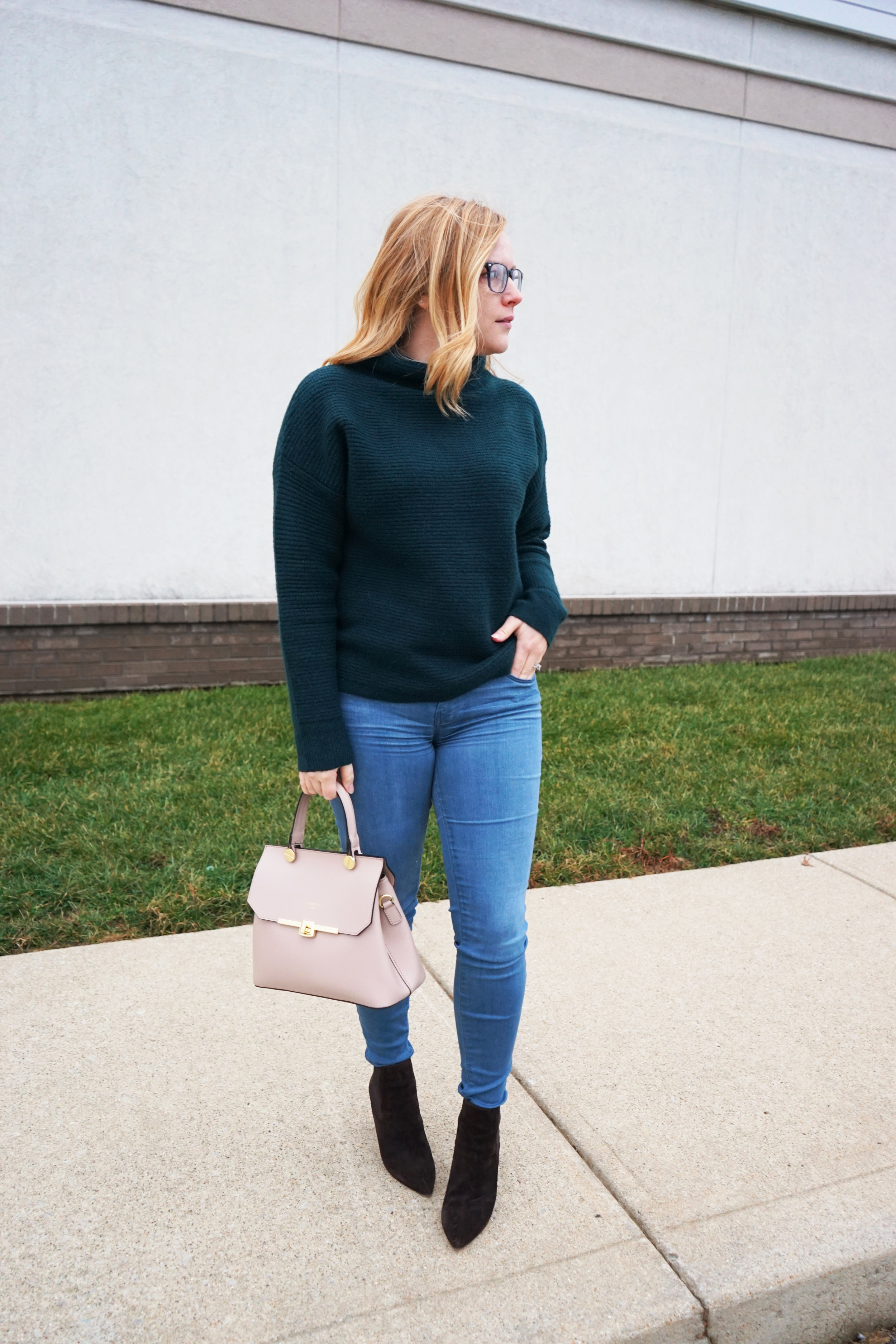 Maggie a la Mode - Madewell Southfield Mockneck sweater, J Brand 620 Super Skinny Jeans Impulse, M Gemi The Avanti Boot, Camelia Roma Leather Handbag Cameo