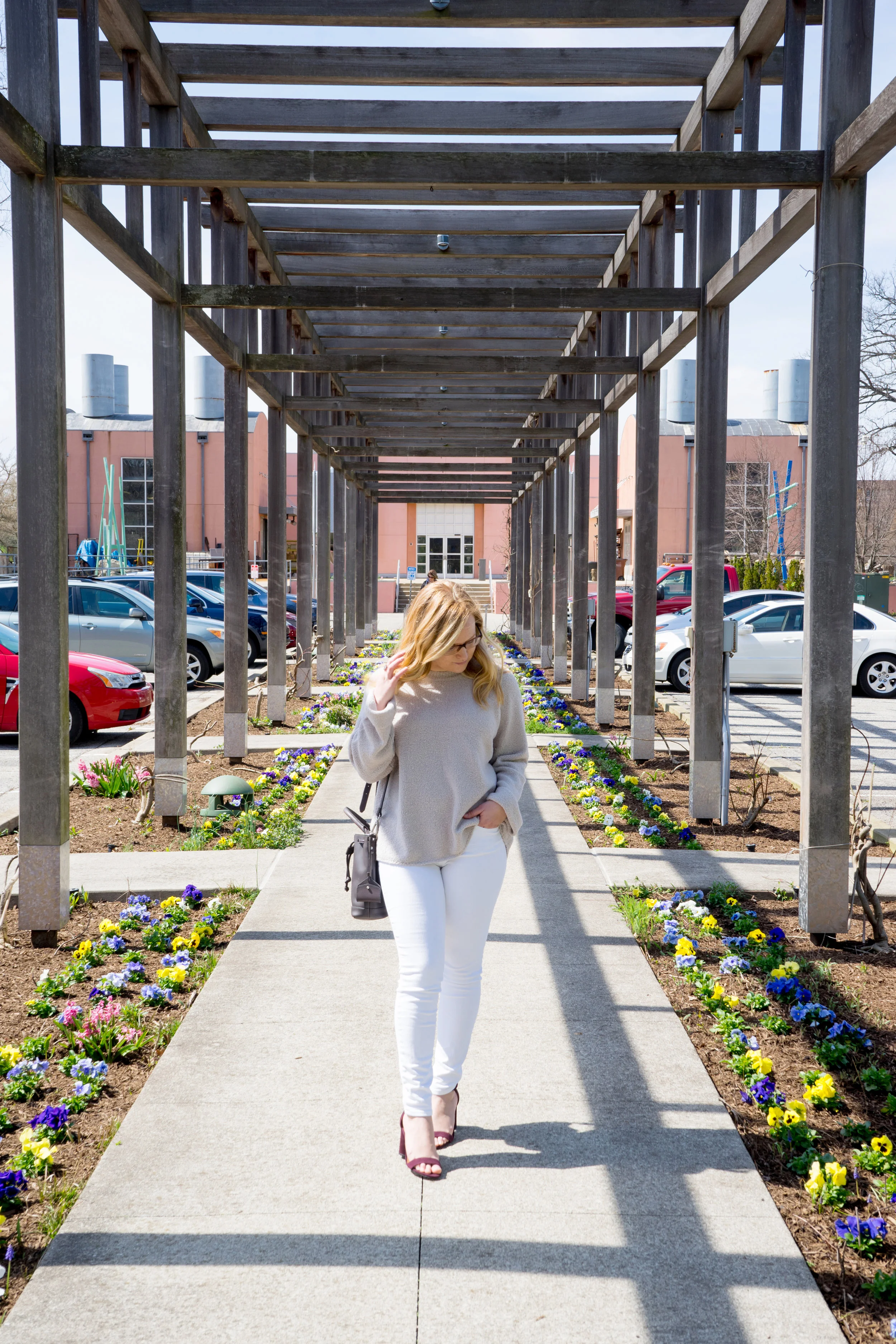 Maggie a la Mode - Vince Knit Crewneck Sweater Sand, Madewell white jeans, Steve Madden Shanna heels, Madewell Lafayette Bucket Bag