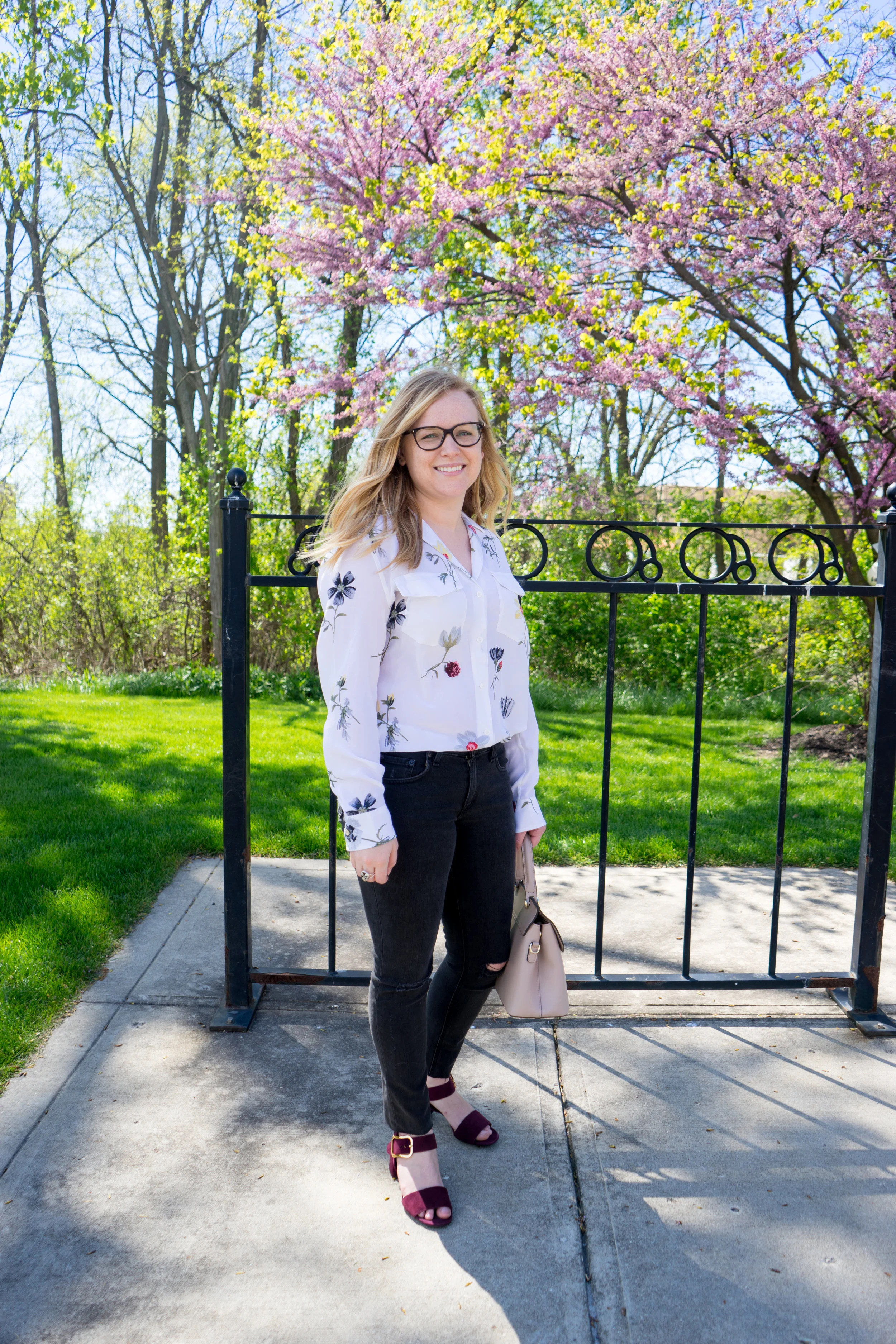 Maggie a la Mode - Equipment Ansley Button Down, Rag & Bone/JEAN The Skinny Jeans Night W/ Holes, Prada Sandals, Camelia Roma Satchel Purse