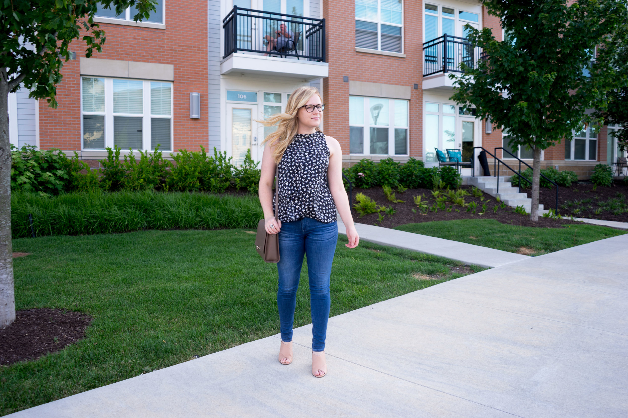 Maggie a la Mode - Ann Taylor LOFT Floral Ruffle Back Shell, AG Farrah Skinny Jeans, Vince Faine Sandals, Cuyana The Shoulder Bag