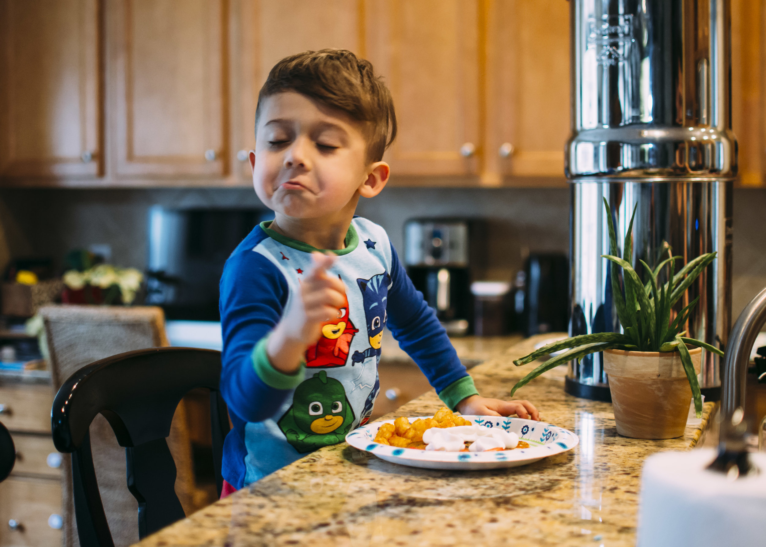 fort mill, sc family photographer confetti pancakes, breakfast silly kid