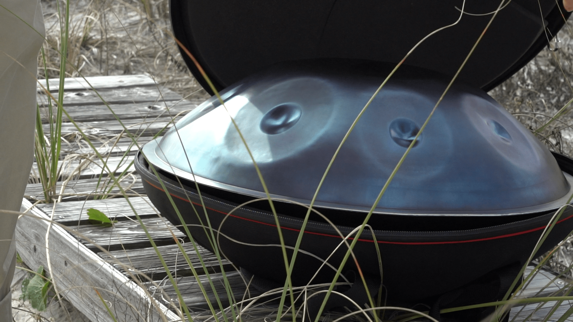 blue-handpan-beach1.png