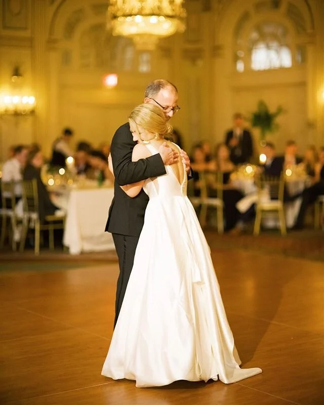 Anyone else tear up at the Father-Daughter dance? 🤚 #everytime

Planner: @bitbybitevents 
Venue: @weddingsatthebrown

#mykentuckybride #brides #kentuckywedding #kentuckyweddingphotographer #louisvilleweddingphotographer #lexingtonweddingphotographer