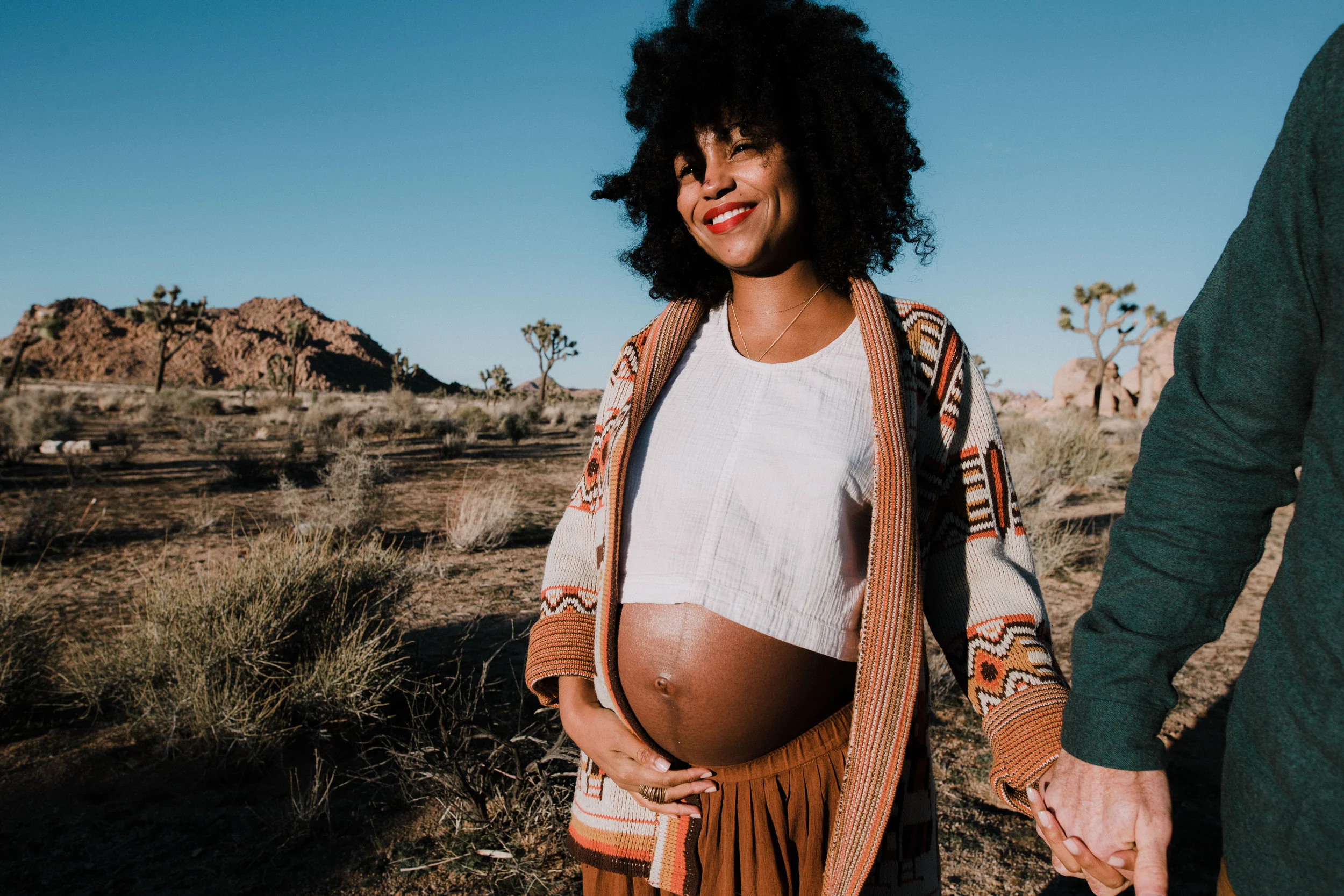tahra maternity joshua tree-16.jpg
