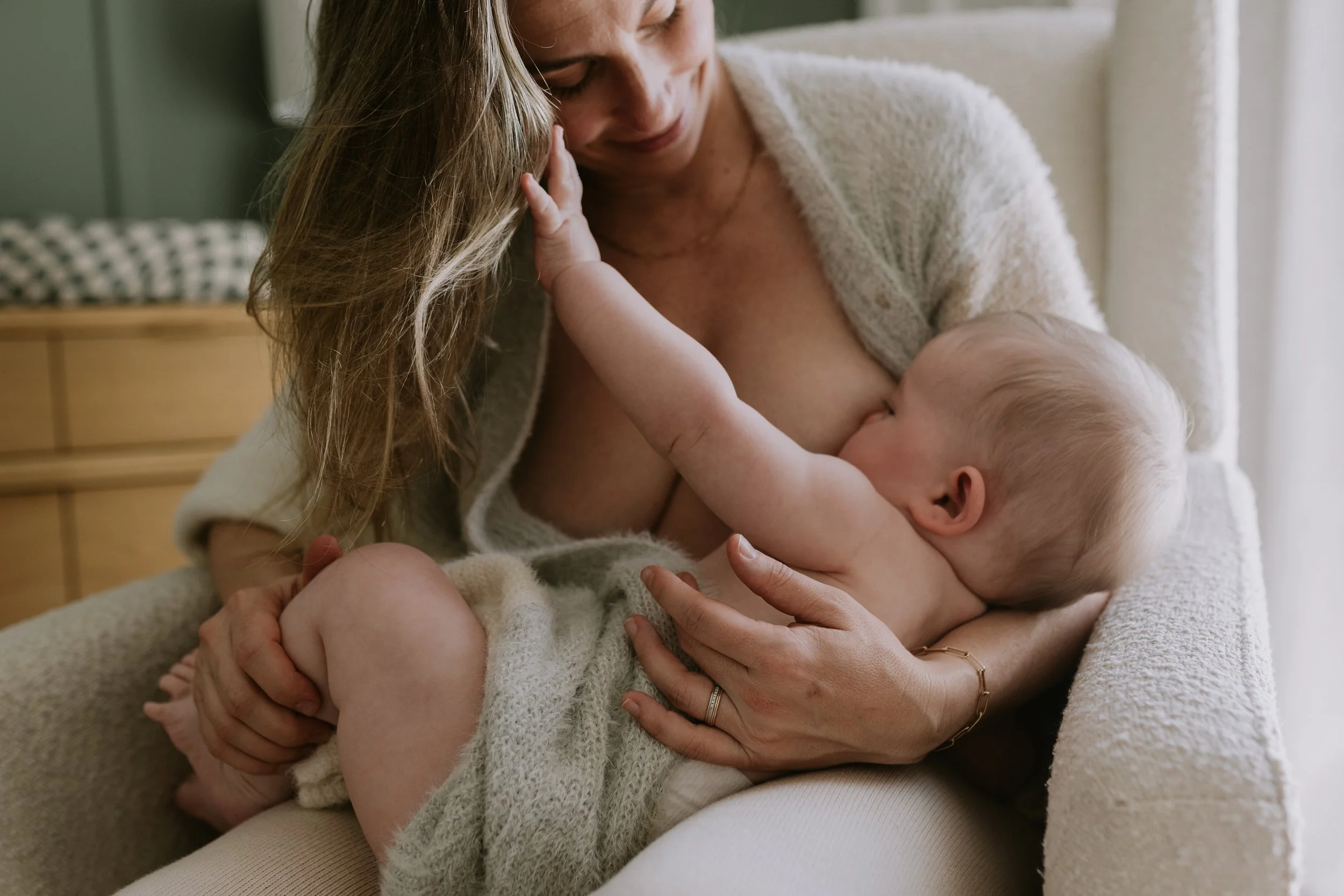 tara breastfeeding-29.jpg