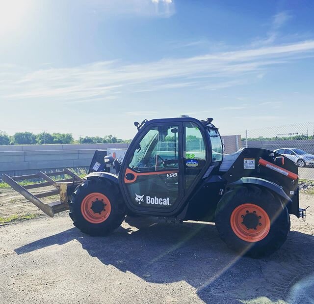 This has to be one of the most versatile tools in our lineup of equipment! #bobcat #thecoinc #telehandler #versahandler #ladcusa1984