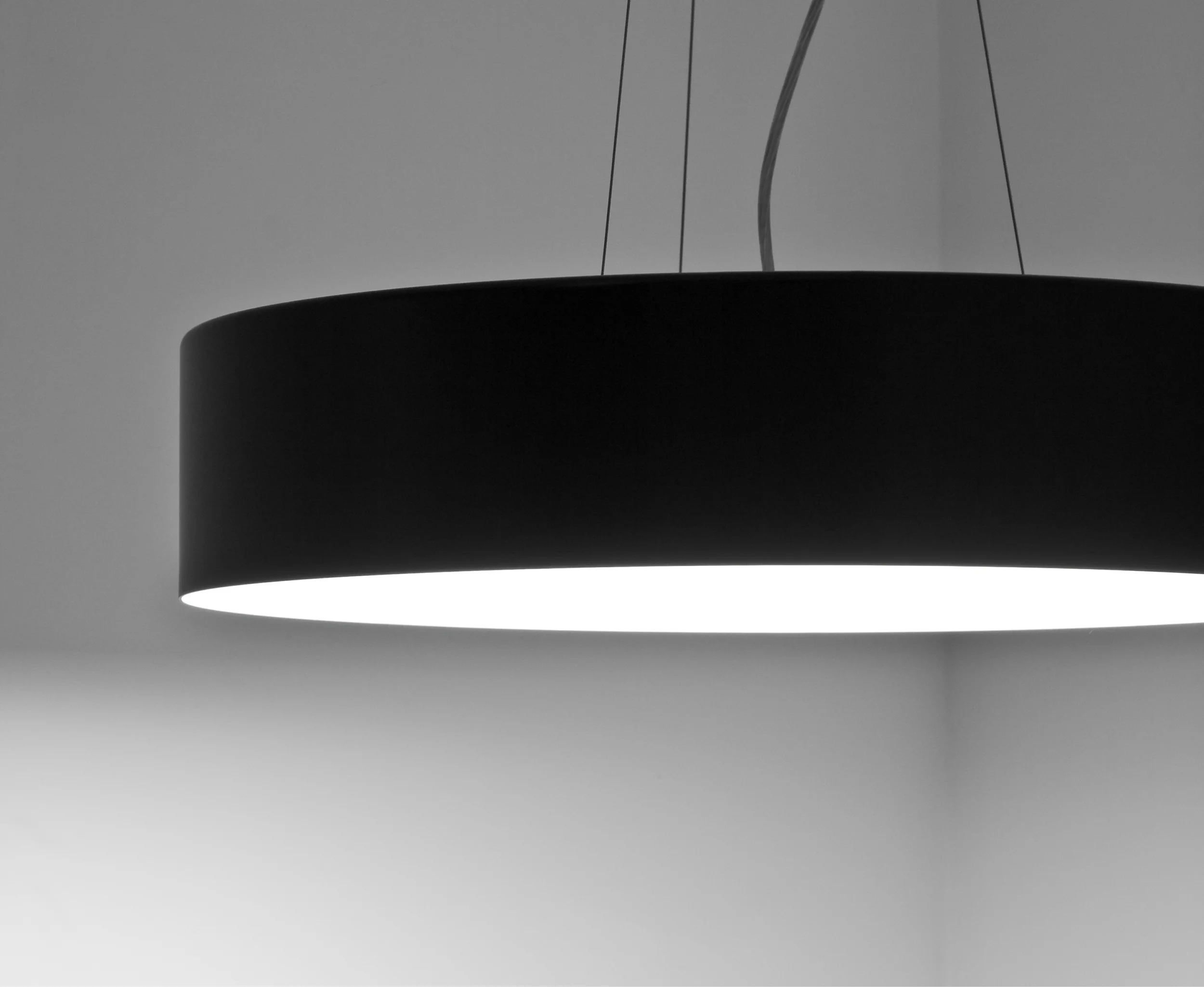 ISM Bossy Black White Pendant detail.jpg