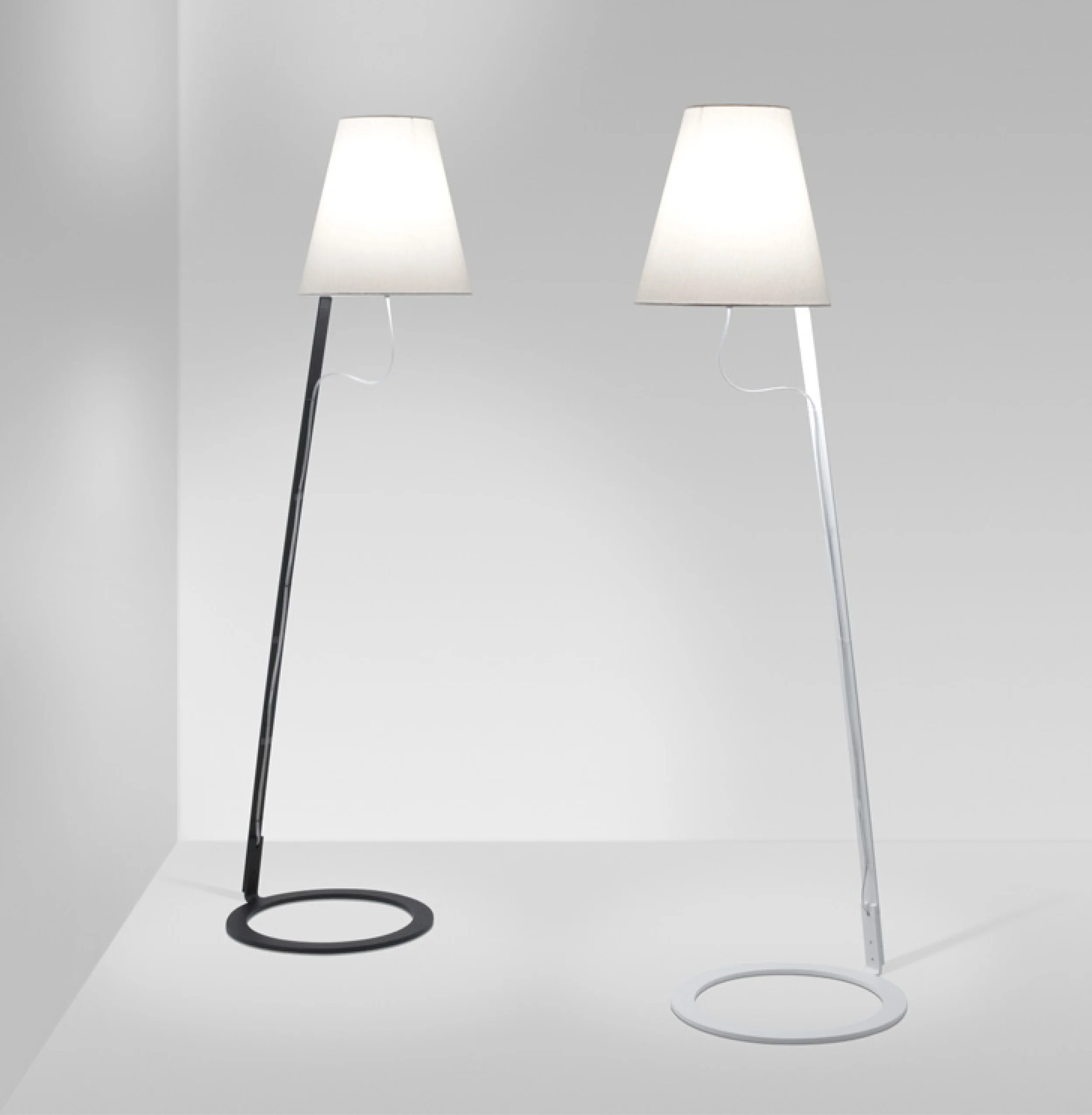 Kapelo floor lamp in black &amp; white
