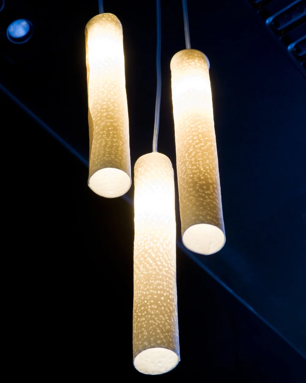 ISM Objects_Stippled Porcelain Slim Pendant_[insitu]_01.jpeg