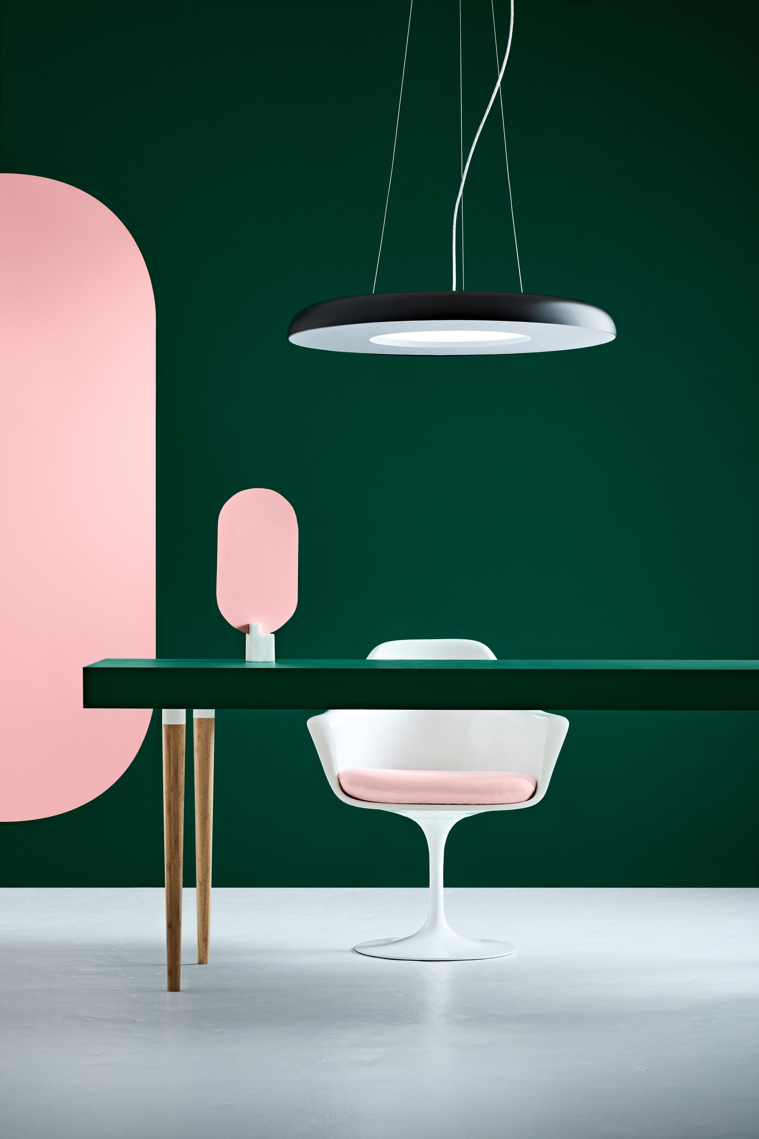 ISM Objects_Teamwork Charcoal Pendant_Photo credit Mike Baker, Styling Heather Nette King_Lifestyle 01.jpg