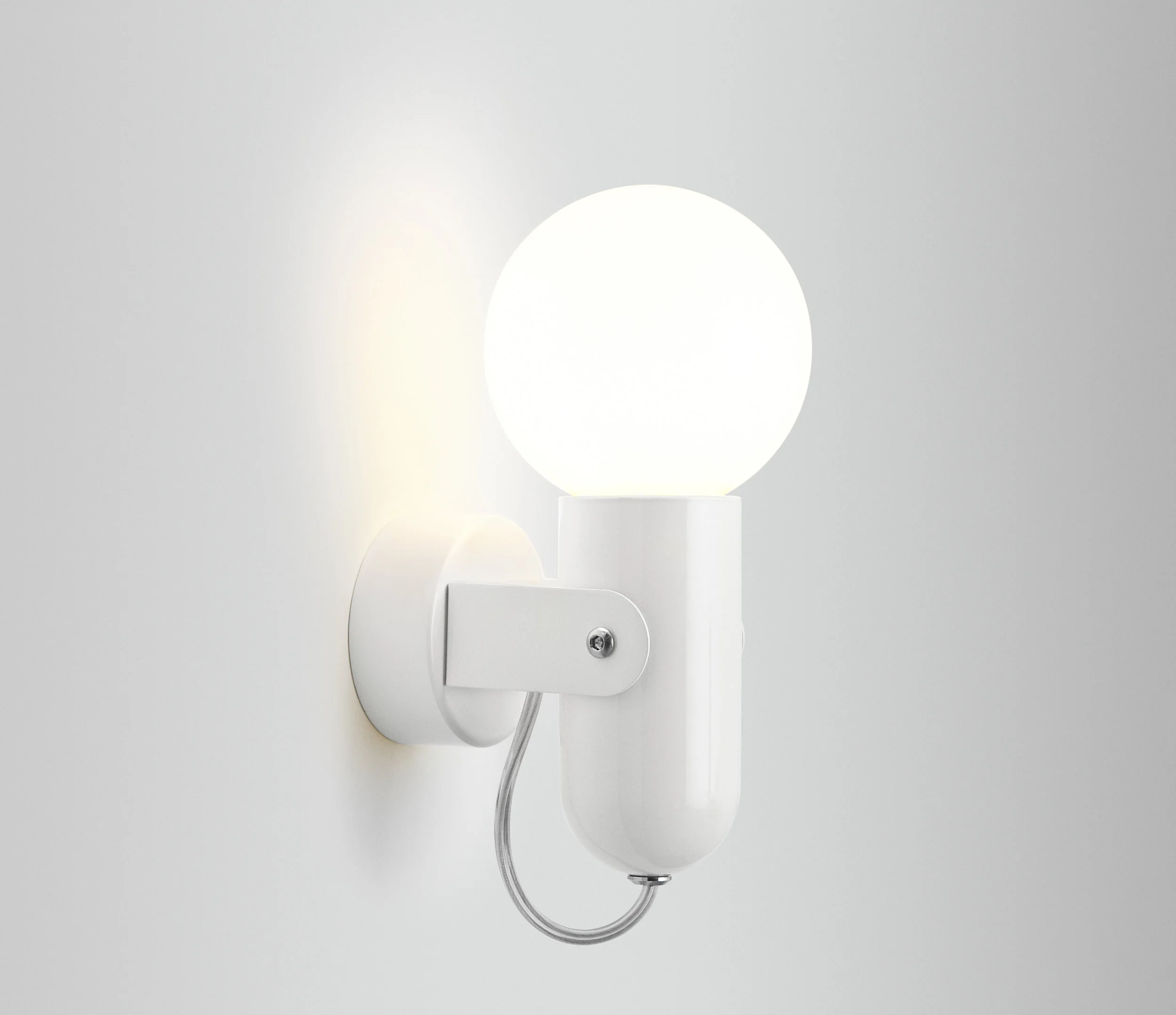 ISM Objects_HD3 Wall Lamp_White_01.jpg