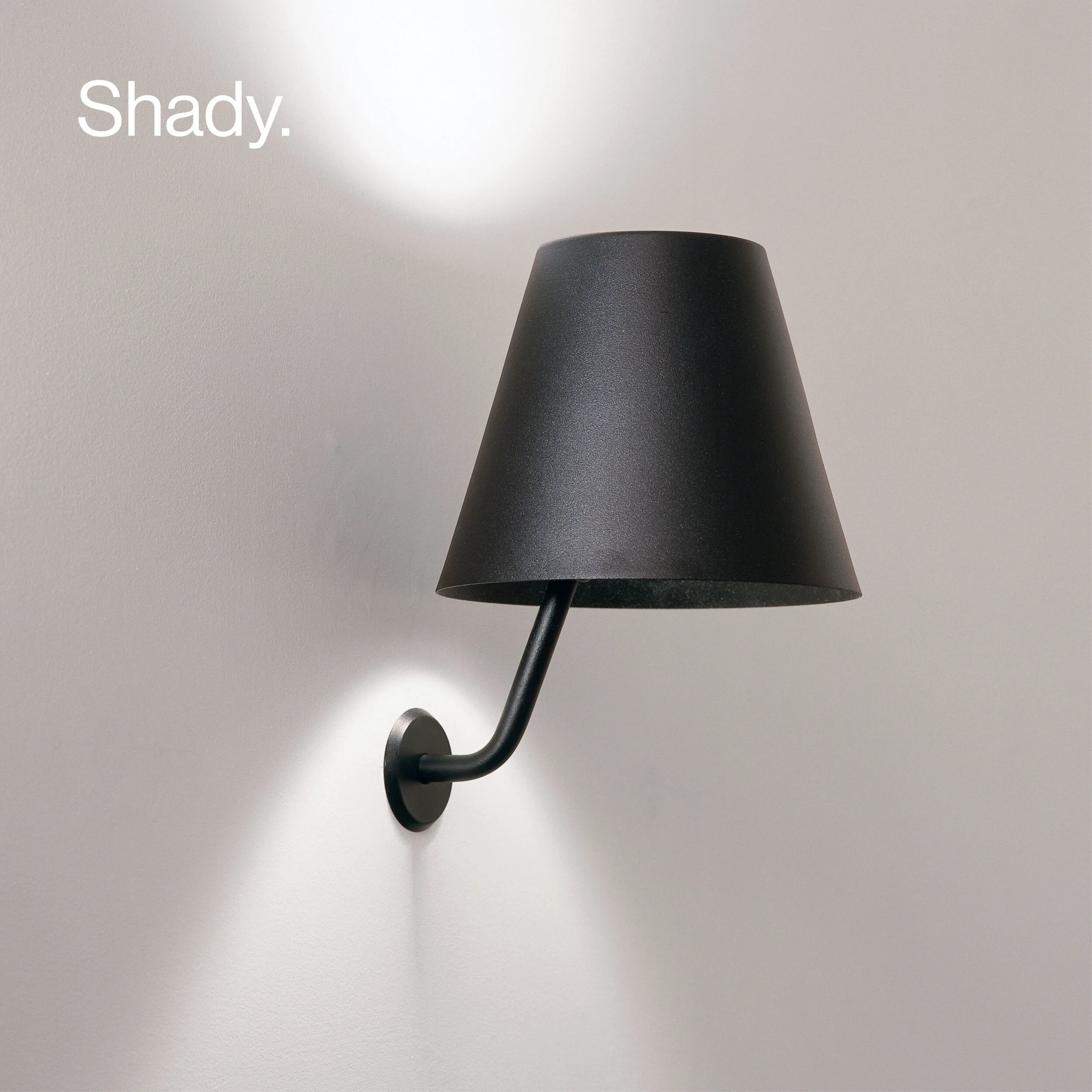 Shady wall lamp