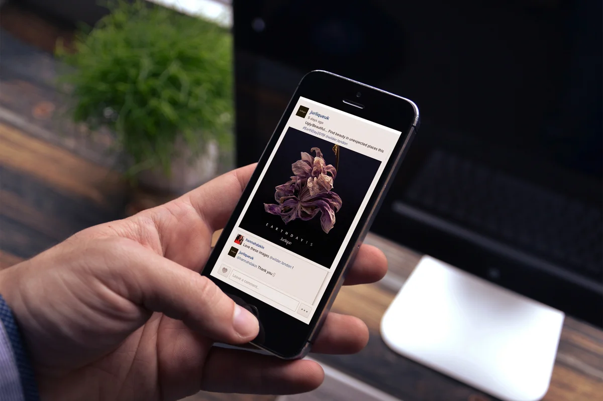 earthDay-hand-psd-mockup-iphone5s-7.jpg