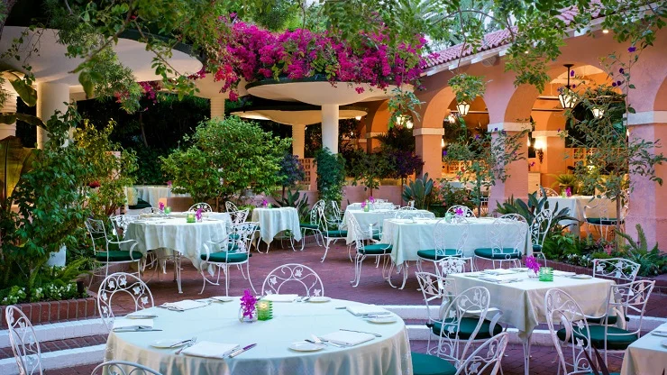 bhhotelpololoungepatio171226.jpg