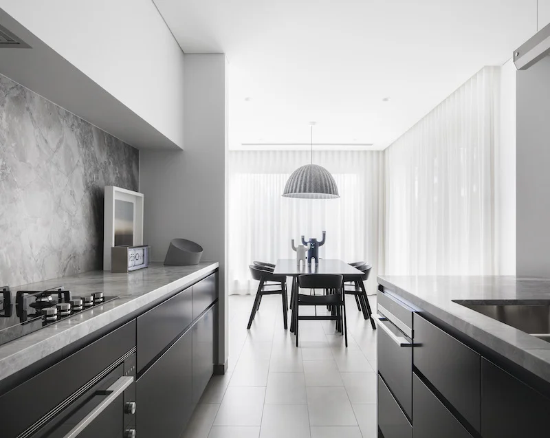 Fisher & Paykel oven, cooktop and rangehood in the Broad Residence kitchen that is an extension of the living area | Interior design: Baldwin & Bagnall | Project photographed by: Katherine Lu