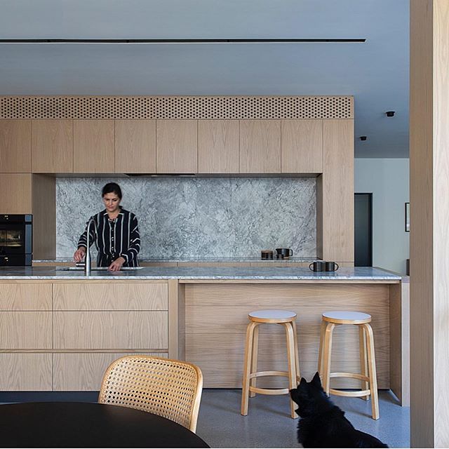 Lansell House Kitchen by @neilarchitecture Many many stunning details but I&rsquo;m absolutely loving the concealed strip lighting in the ceiling 🙌🏼
Photography @hilarybradfordphotography 
Build @tcmbuildinggroup