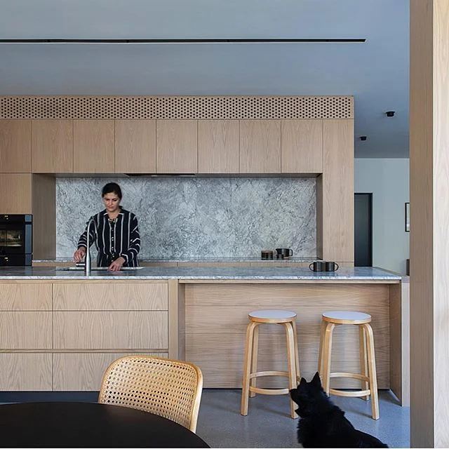 Lansell House Kitchen by @neilarchitecture Many many stunning details but I&rsquo;m absolutely loving the concealed strip lighting in the ceiling 🙌🏼
Photography @hilarybradfordphotography 
Build @tcmbuildinggroup