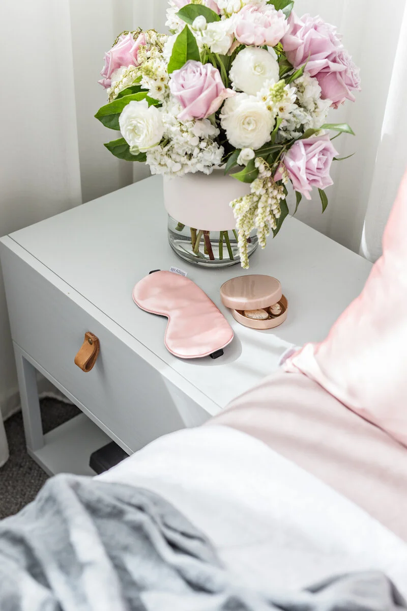 Sleepy-Silk,Silk-Eye-Mask-Blush-Pink-Silk-Sleep-Mask-(SS-EM-PK00)-Close-Up2.jpg