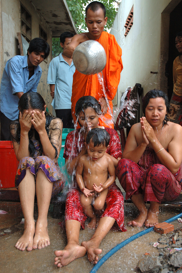 Even she takes him to the hospital when sick, Sinat's mother also pays a visit to the Buddhist temple.
