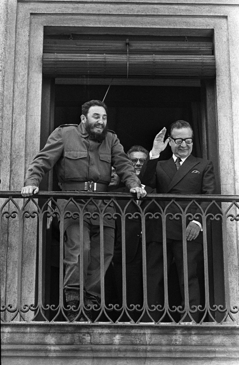  Fidel Castro and Salvador Allende at the Palacio de la Moneda balcony, Santiago de Chile, 1971. 