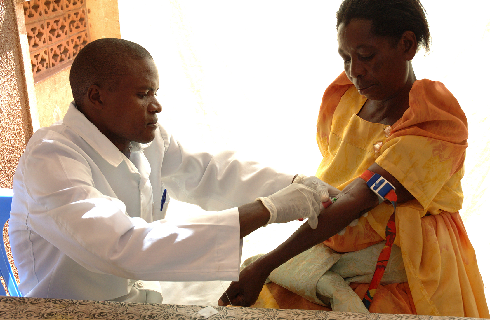  Vaccination at the Kampala health center. 