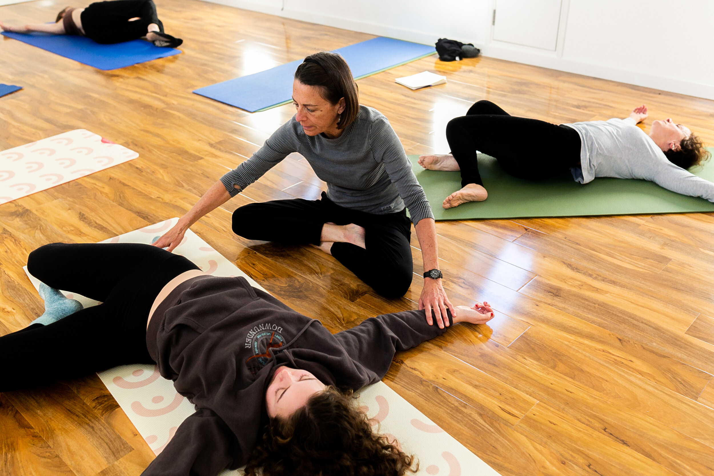 MelanieWillsherYoga_SkylightStudioSession_January2021_HannahHutchins_-12.jpg