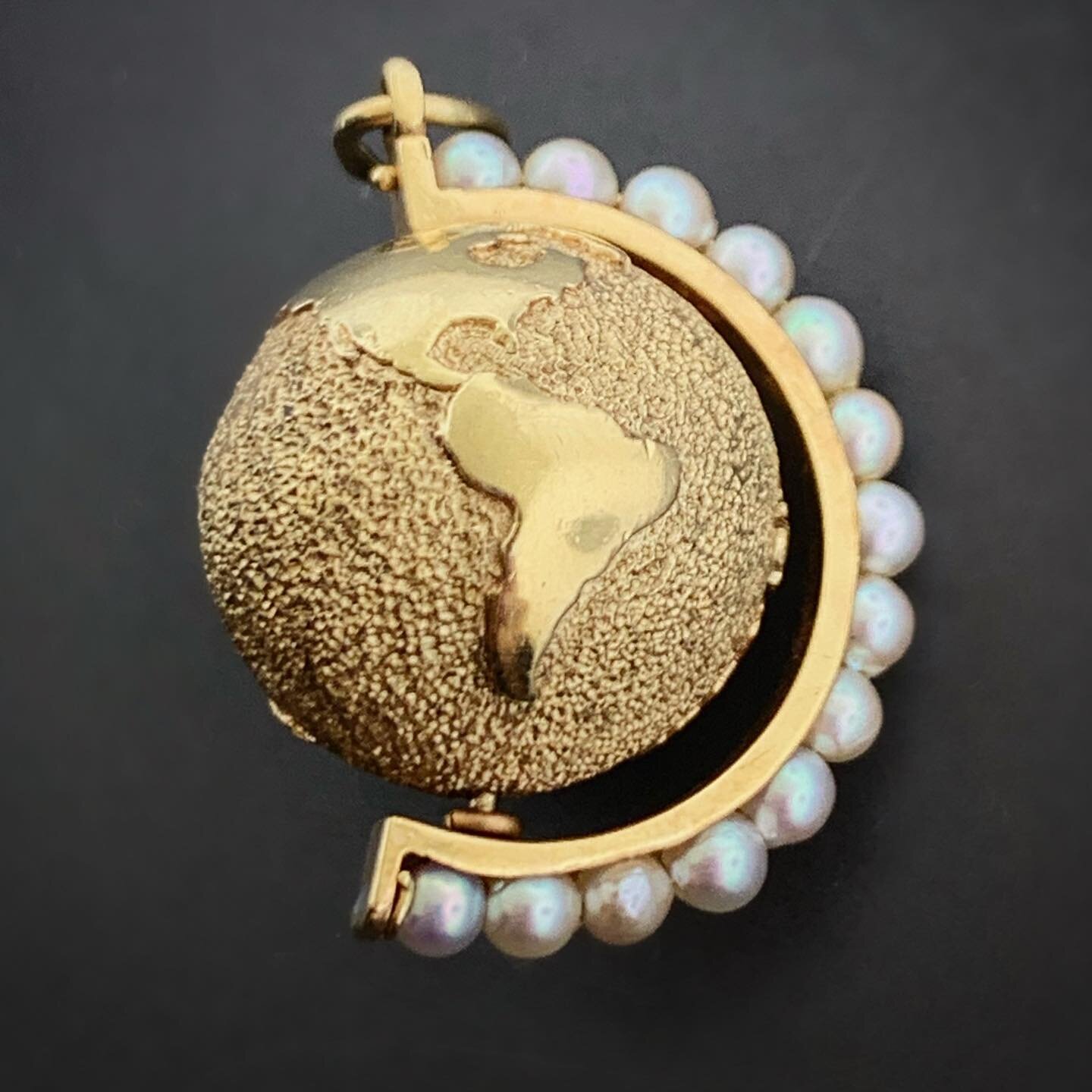 Vintage 14k Yellow Gold Globe Charm w/ Pearls 

DM to inquire

815-13380