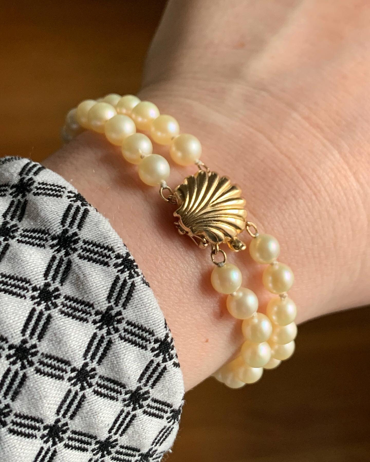 Estate 5.50-6mm Double Strand Akoya Pearl Bracelet w/ 14k Yellow Gold Shell Closure, 7&rdquo;

DM to inquire 

835-01664