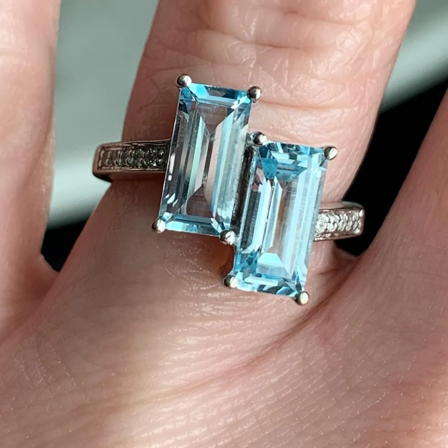 Estate 18k White Gold Aquamarine &amp; Single Cut Diamond Bypass Ring, sz 6.25 💎 0.10tdw

DM to inquire 

800-02782