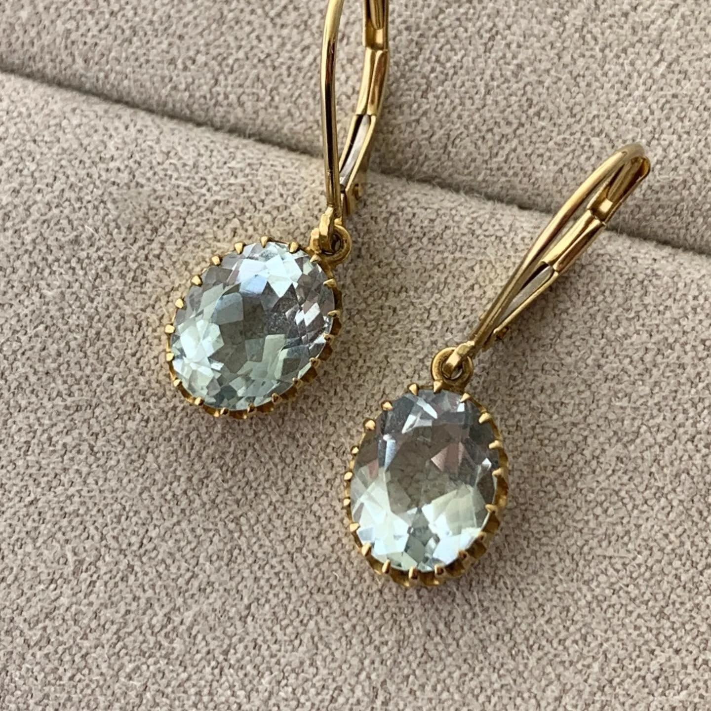 Estate 14k Yellow Gold Oval Aquamarine Drop Earrings w/ Leverbacks 

DM to inquire 

815-18348