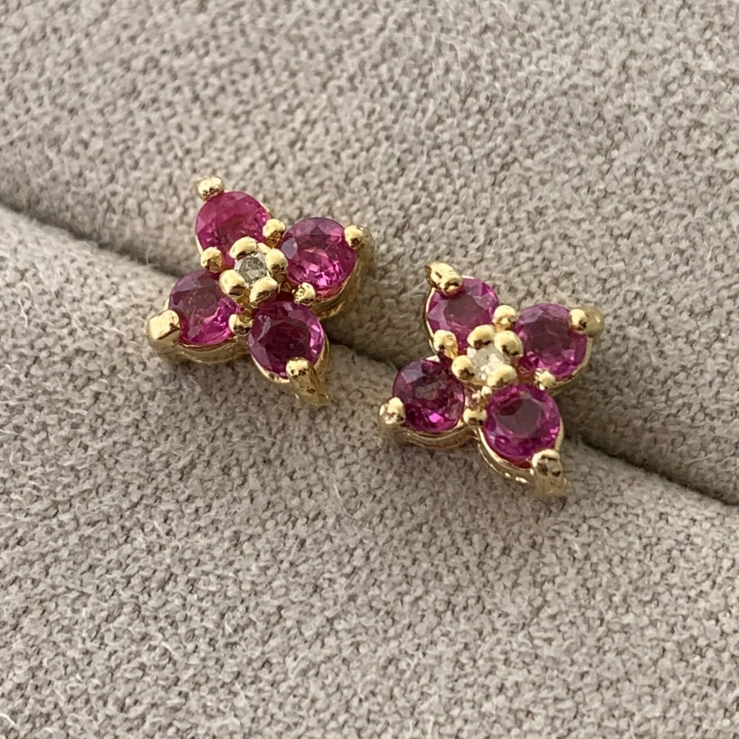 Estate 14k Yellow Gold Ruby &amp; Diamond Clover Stud Earrings

Swipe for scale >>

DM to inquire 

815-18689