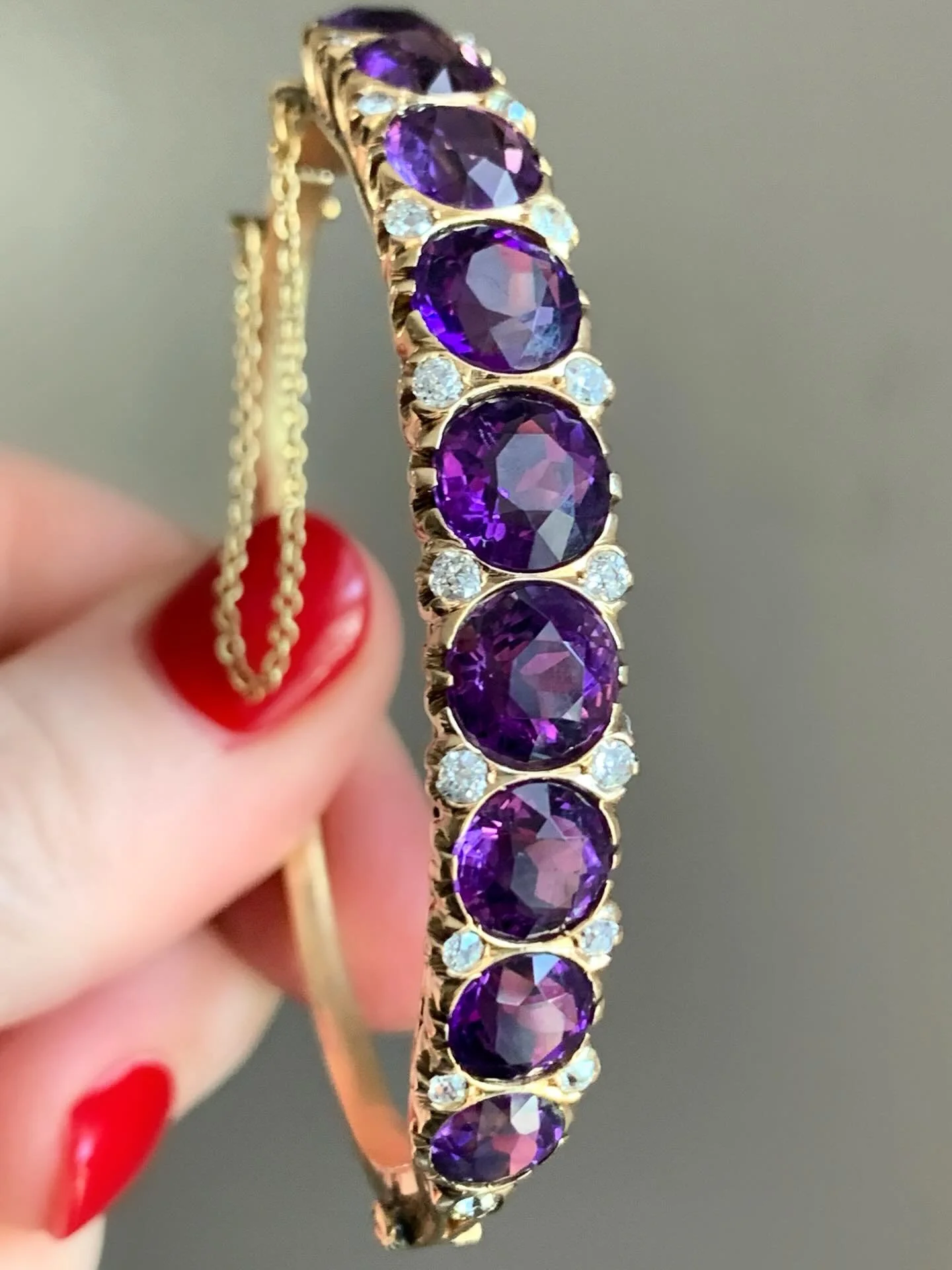 Estate 14k Yellow Gold Graduated Amethyst &amp; Diamond Hinged Bangle Bracelet 

DM to inquire 

805-03537