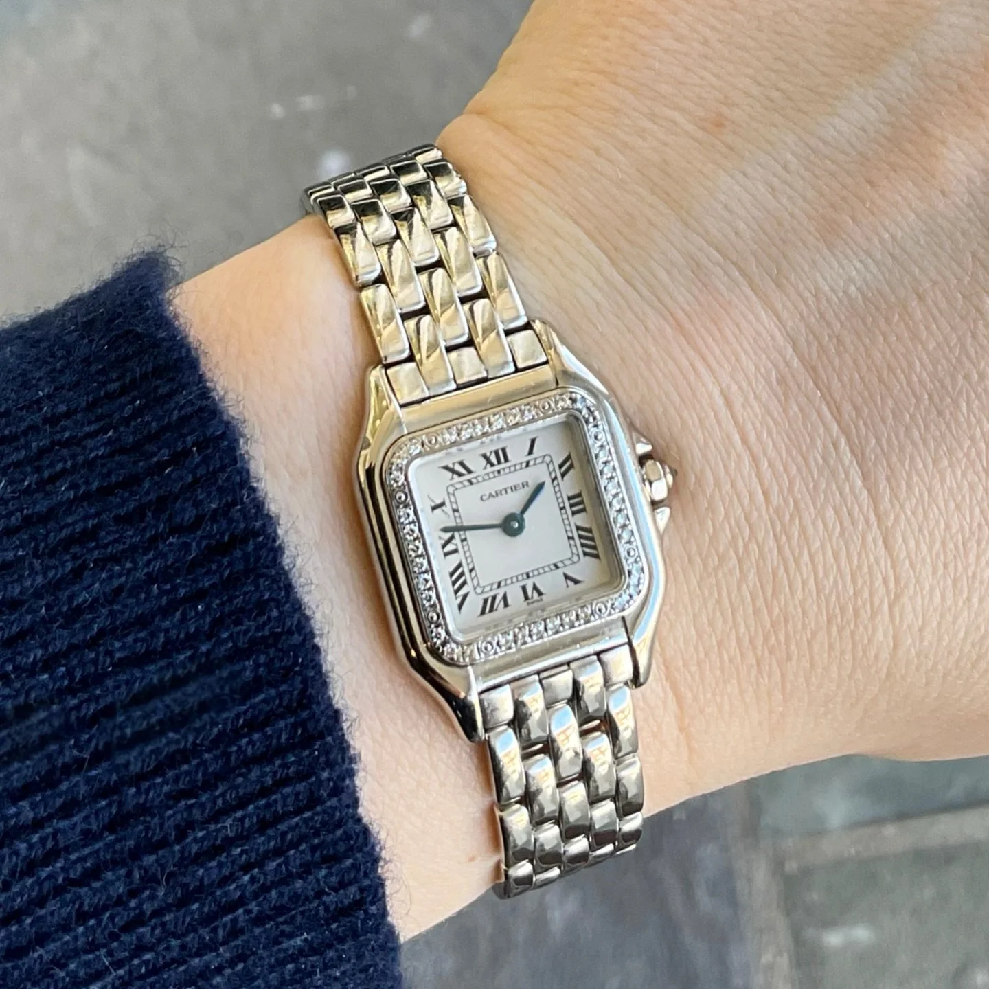 Estate Cartier 18k White Gold 22mm Panth&egrave;re Watch w/ Diamond Bezel - Comes with box &amp; manual. Quartz Movement. 

DM to inquire

820-00739