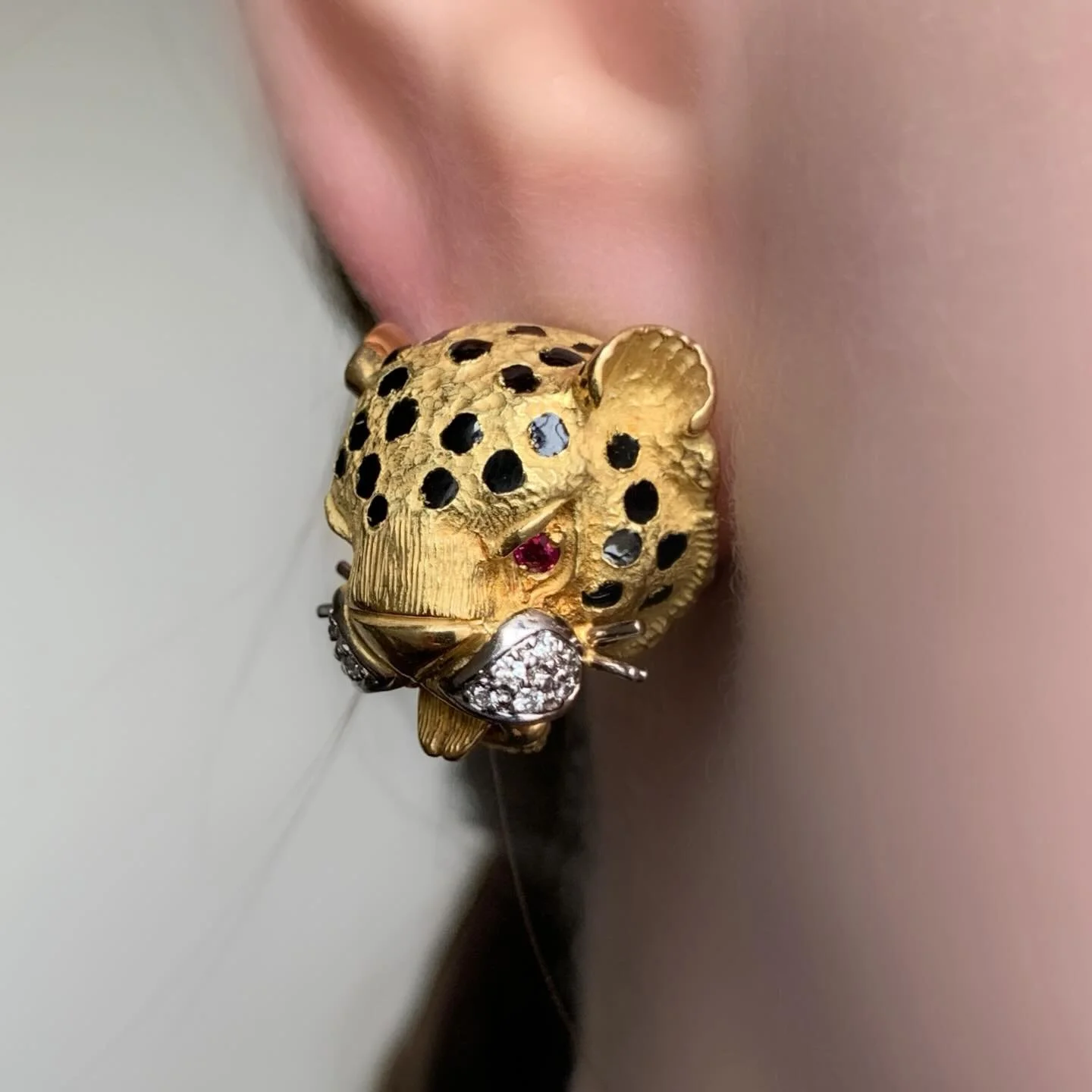 Estate 18k Yellow Gold Black Enamel &amp; Diamond Leopard Earrings w/ Omega Style Backs (Non-Pierced)

DM to inquire 

815-17983
