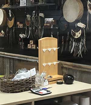 Is the front of this spinner display any better?