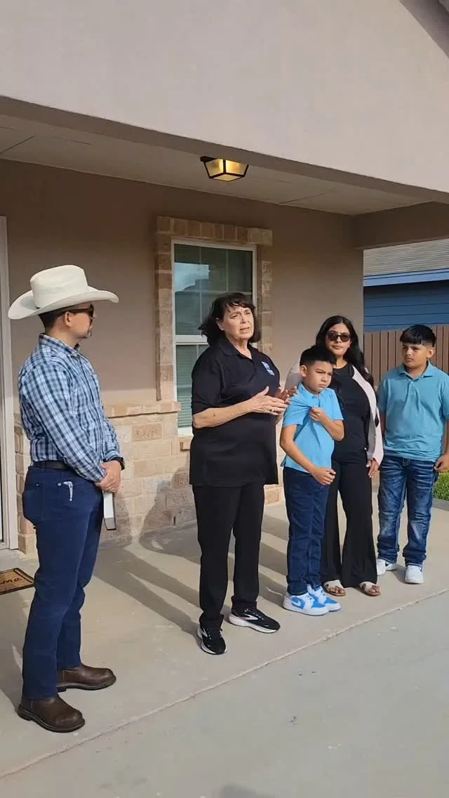Welcoming a new Habitat homewoner!
We build homes, we build strong communities!