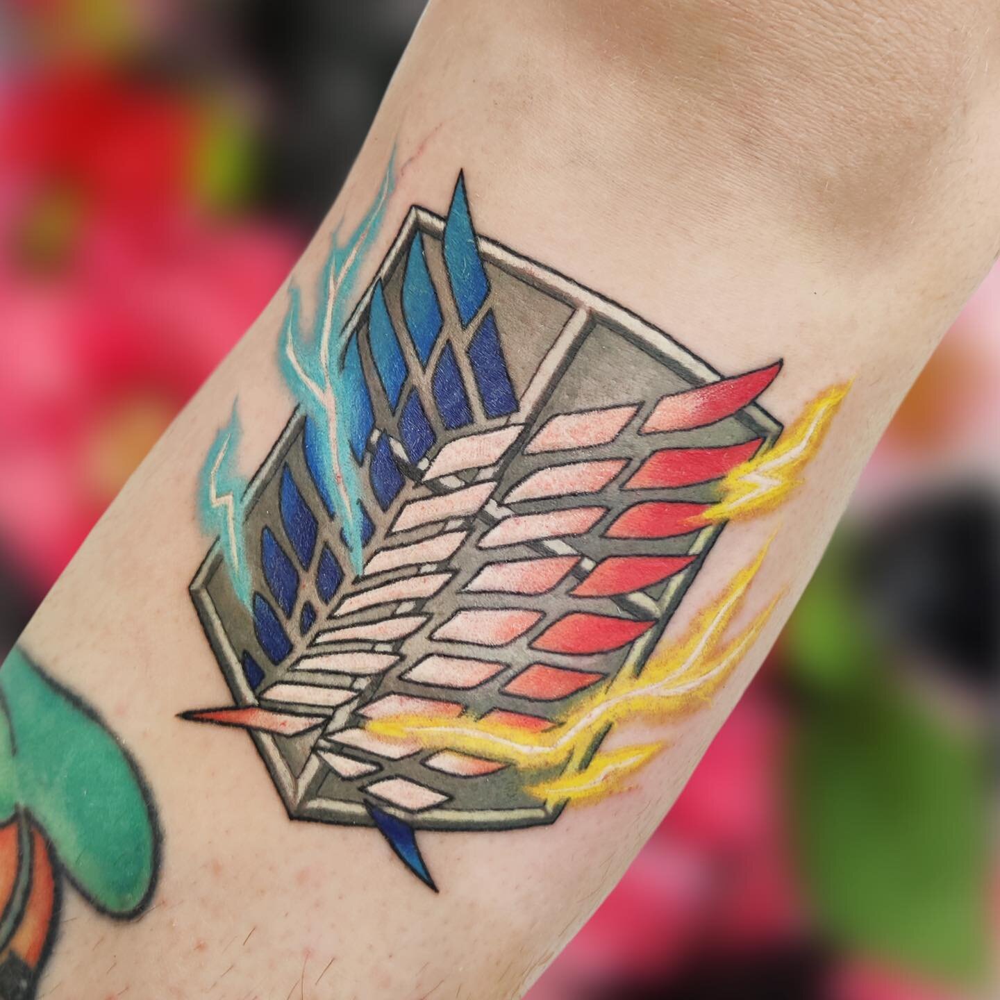 ⚡️ A O T⚡️ 

Not just any simple Survey Corps logo from Attack on Titan, an electrifying one! Wanted to kind of give the elements of the titans fighting. 

#animetattoo #mangatattoo #animetattooartist #aot #aottattoo #attackontitantattoo #erenjaeger 